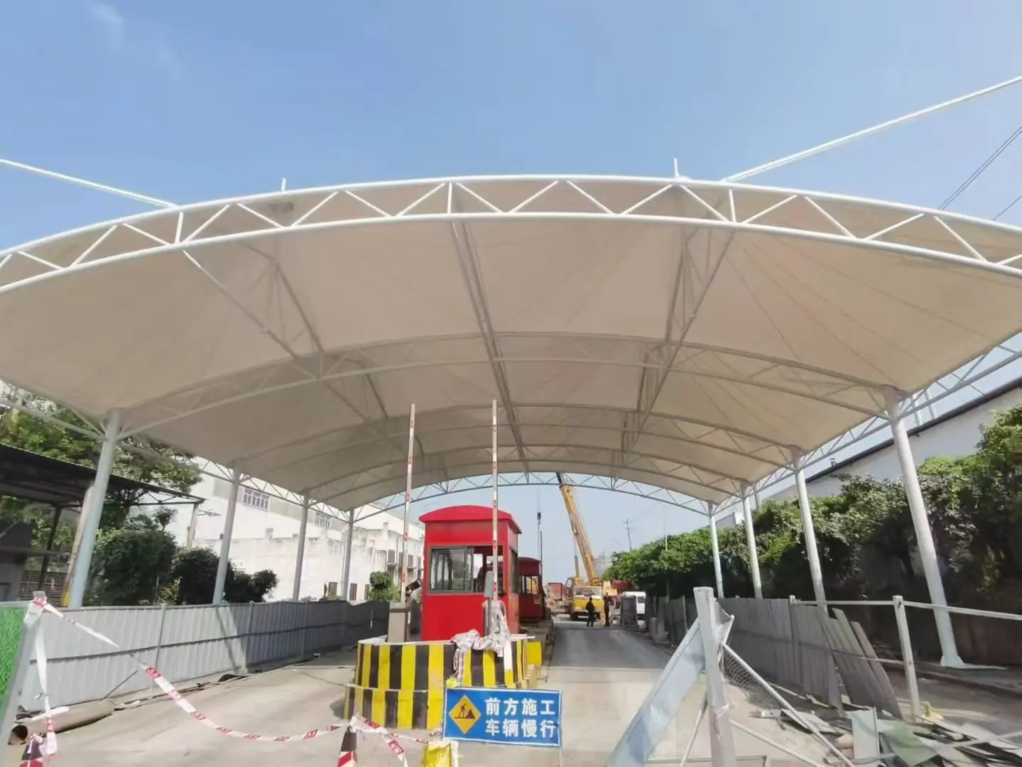 【贵州赫章雨棚】怎么选择【源头工厂】：解决雨棚建造盲目选择的选型标准